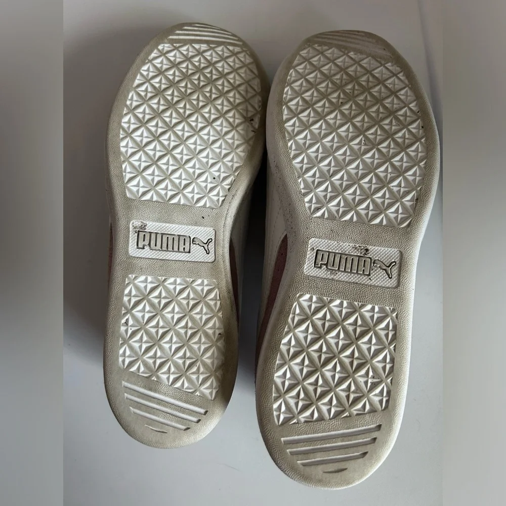 EUC Puma Sneakers